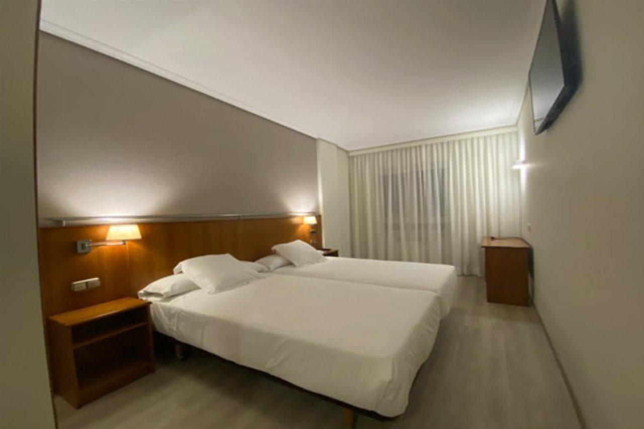 Hotel Ciudad De Compostela Сантьяго-де-Компостела Екстер'єр фото